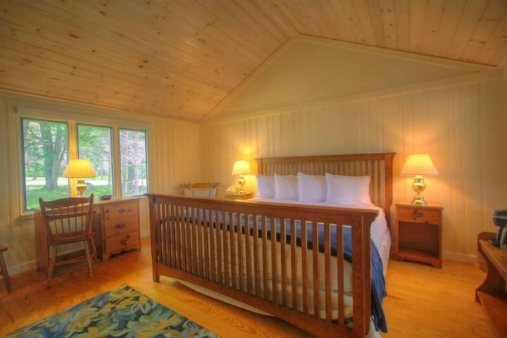 Spruce Point Inn