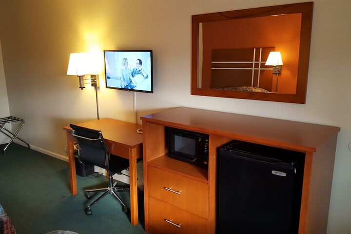 Room 32 of 38