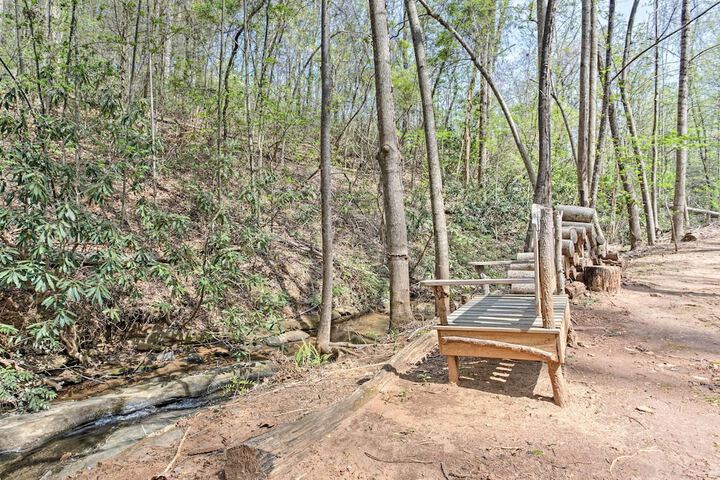 Enchanting Tryon Home w / Hot Tub 14 Mi to Tiec!