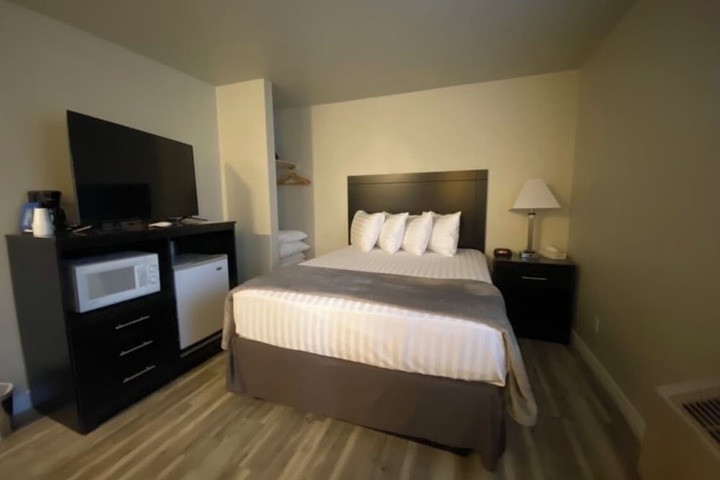 Room 4 of 15