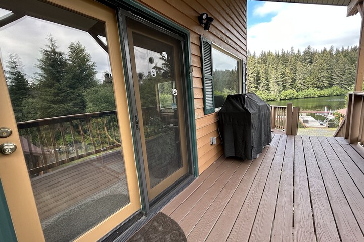 Sundeck 85 of 101