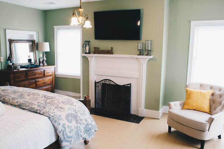 Room 16 of 33