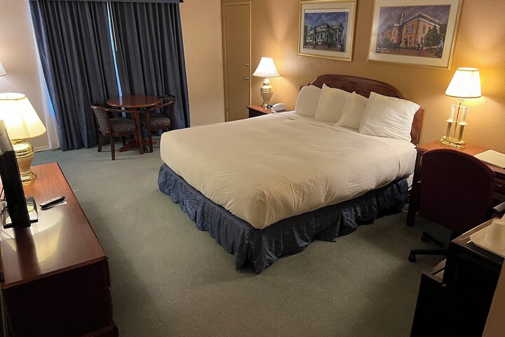 Room 10 of 26