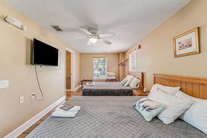 The Chassahowitzka Hotel