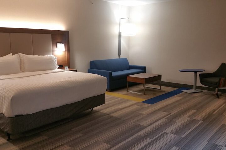 Room 52 of 91