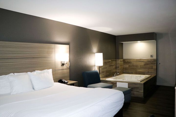 Room 25 of 63