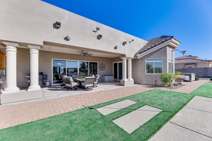 Spacious Queen Creek Home w / Hot Tub & Pool!