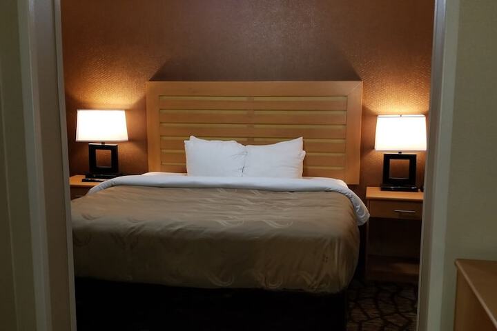 Room 10 of 32