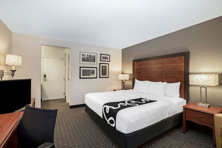 Room 25 of 41