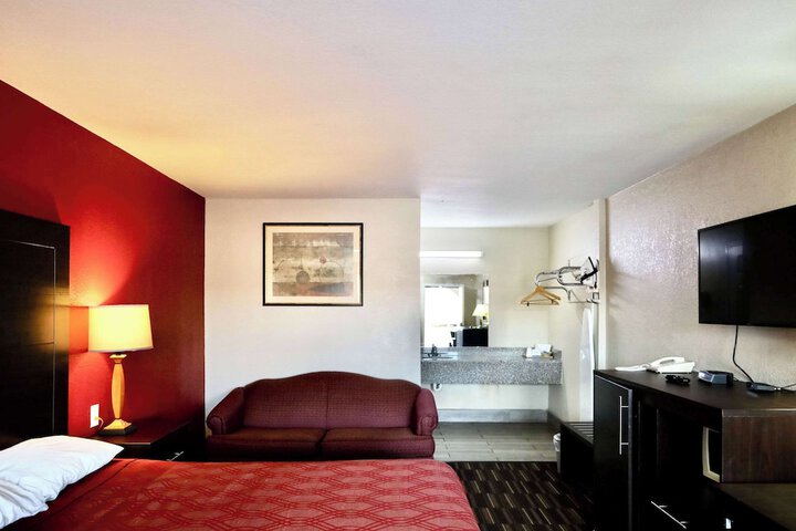 Room 12 of 22