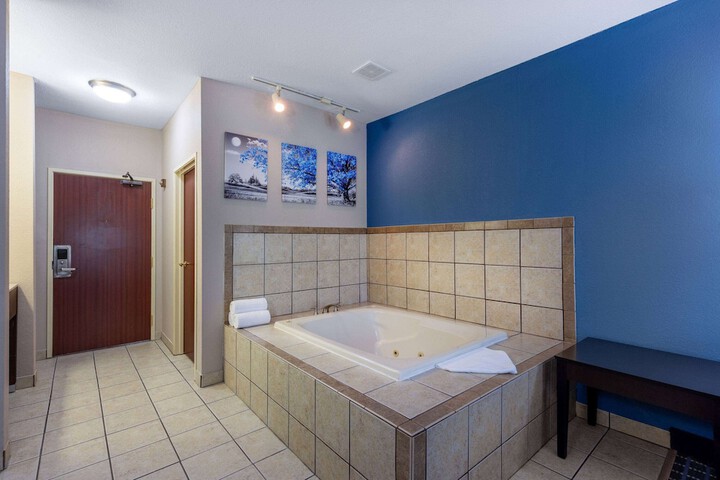Hot Tub 50 of 55