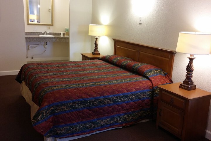 Room 25 of 47