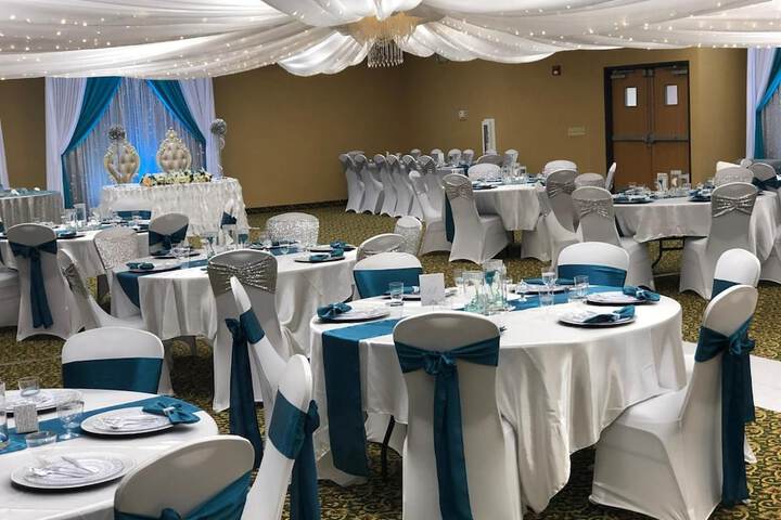 Ballroom/Hall 19 of 22