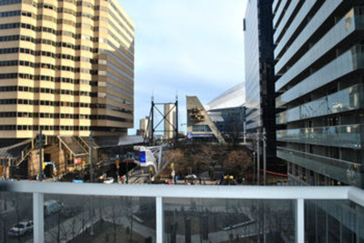 Livingsuites Toronto Front & John