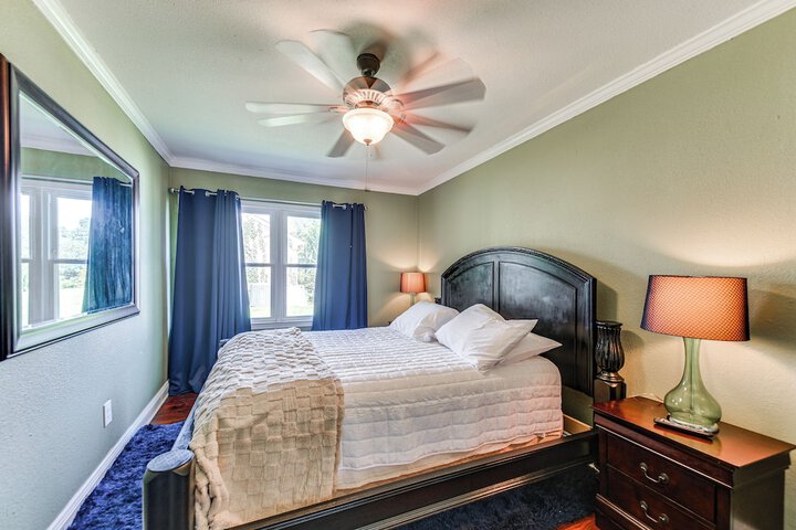 Luxe Lakefront Portsmouth Home: Fish Swim & Play!