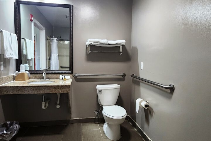 Room 16 of 39