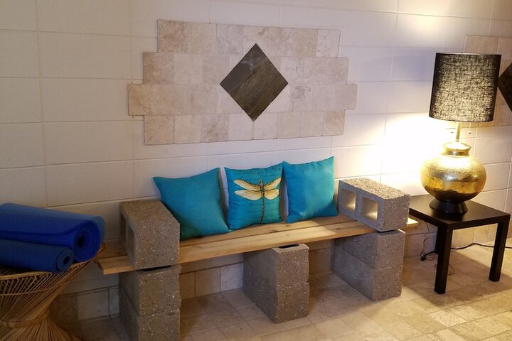 Room 6 of 10