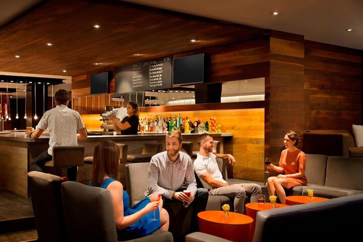Lounge 42 of 44