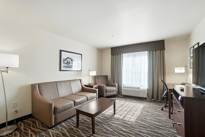 Cobblestone Hotel & Suites-Bellefontaine