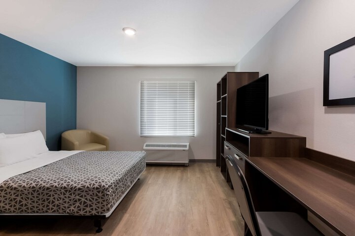 Room 18 of 32