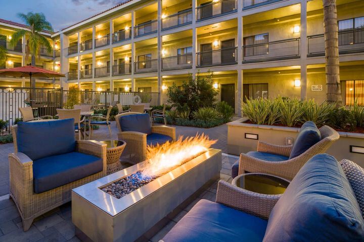 La Quinta Inn & Suites by Wyndham Orange County Airport