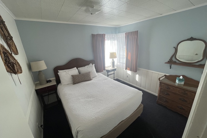 Room 52 of 133