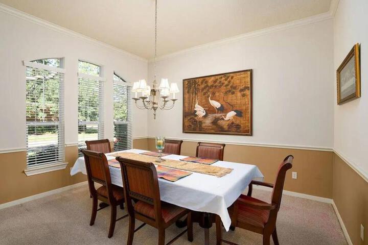 Bedroom with 3.5-Bathroom near Golf Course!