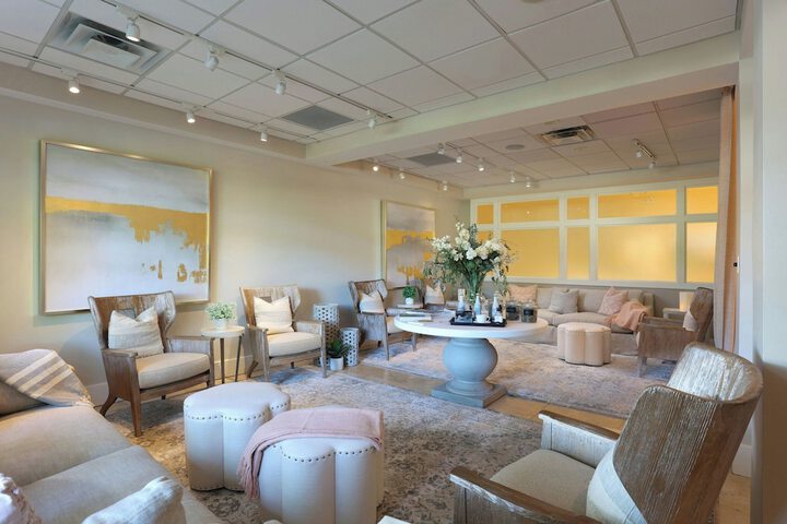 Lounge 166 of 211