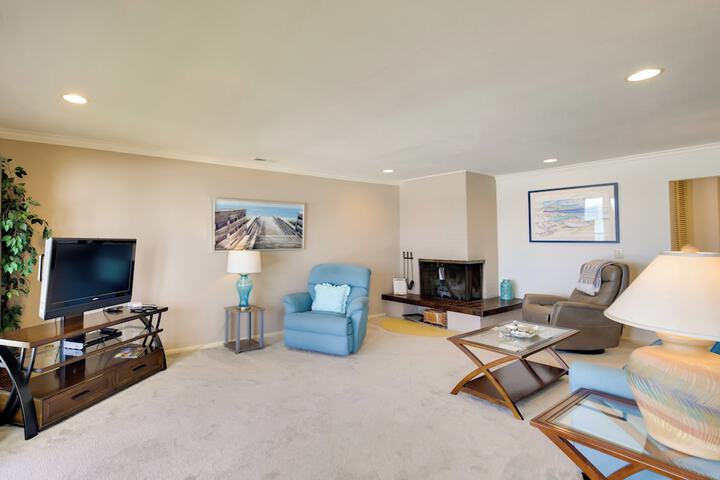 Lincoln City Vacation Rental w / Pool & Ocean Views