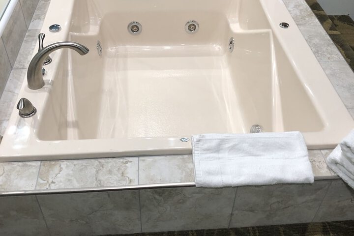 Hot Tub 70 of 73