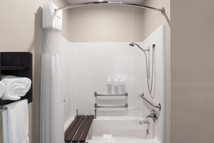 La Quinta Inn & Suites by Wyndham Fayetteville