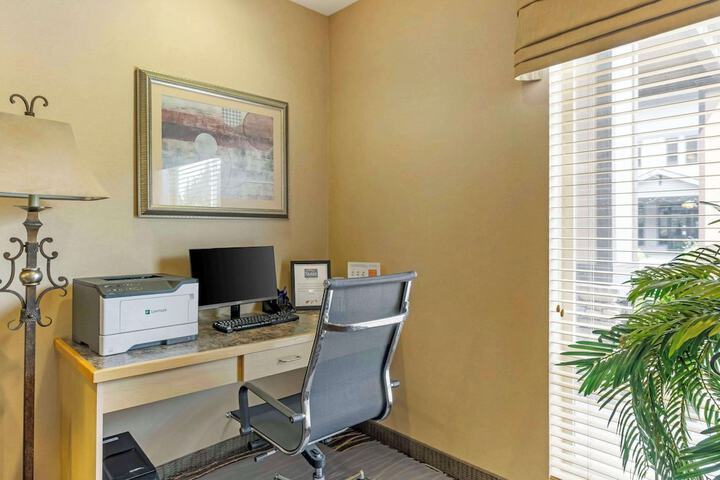 Business Center 61 of 61