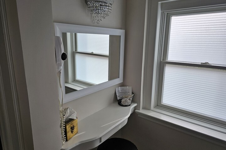 Room 114 of 208
