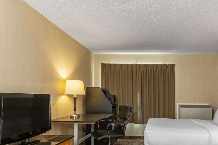 Room 15 of 34