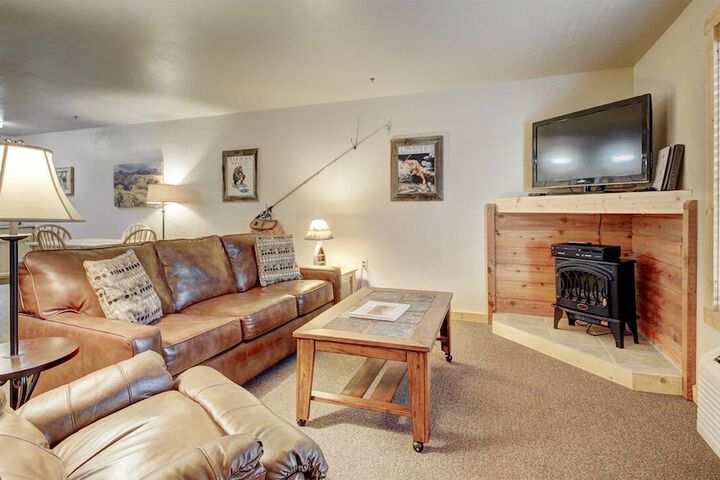 Eagle Fire Lodge & Cabins