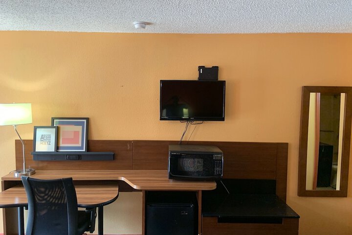 Room 8 of 24