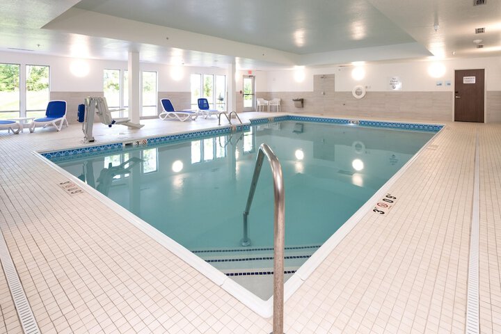 Holiday Inn Express and Suites Portage by IHG