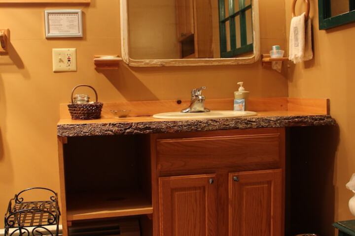 Kiwassa Lake Bed & Breakfast