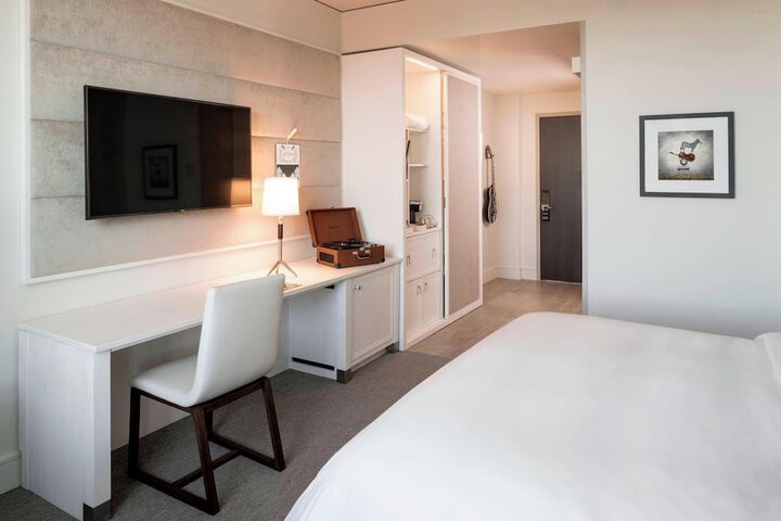 The Elizabeth Hotel Autograph Collection