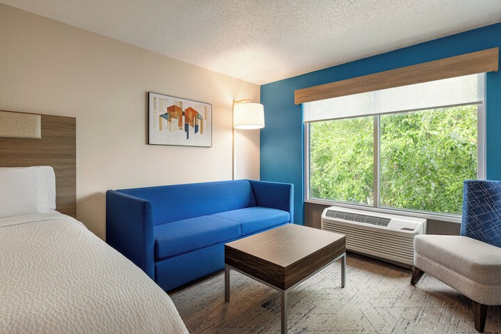 Holiday Inn Express & Suites Hagerstown by IHG