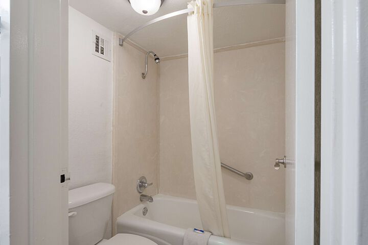 Room 32 of 48