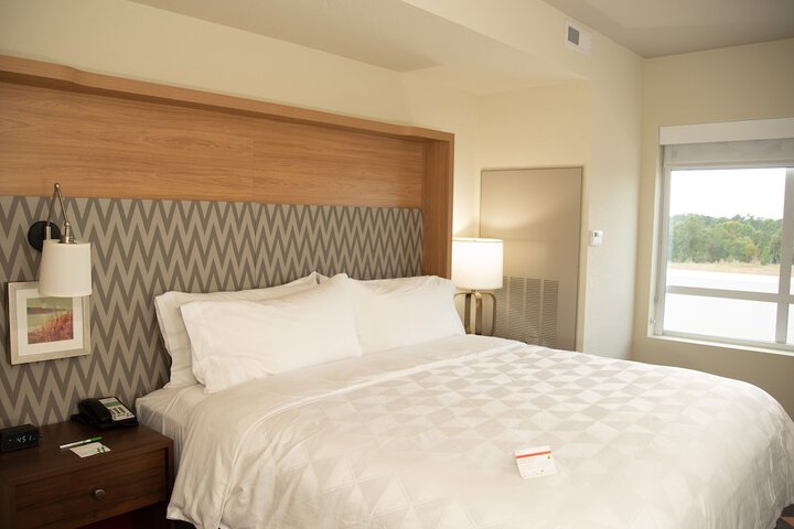 Room 13 of 25