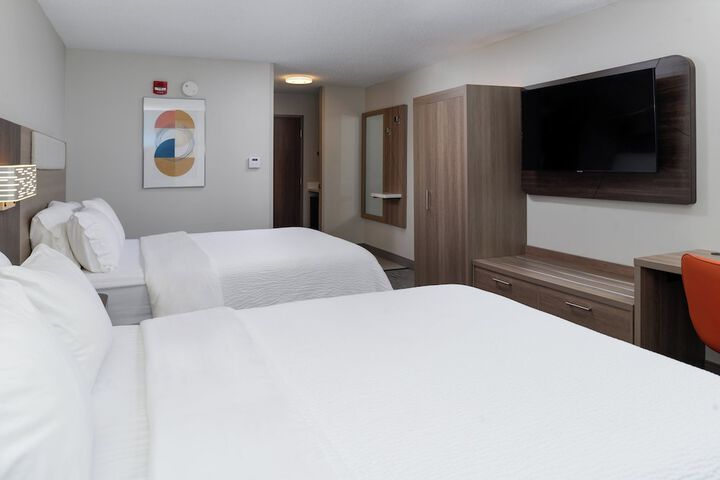 Room 18 of 77