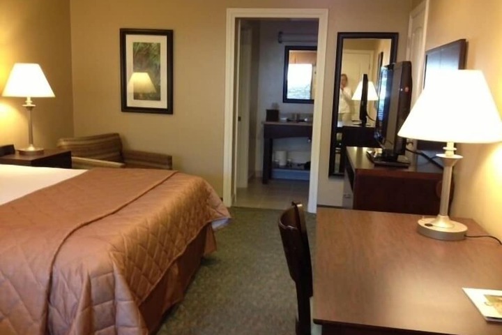 Room 10 of 30