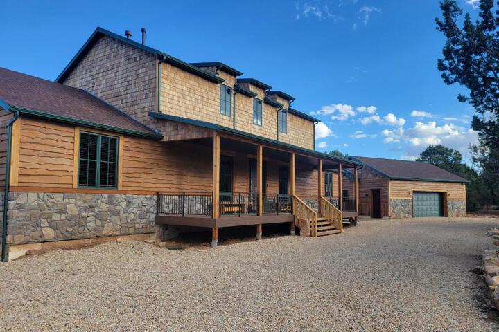 East Zion Trails Retreat-Hot tub Resort Amenities, Exceptional