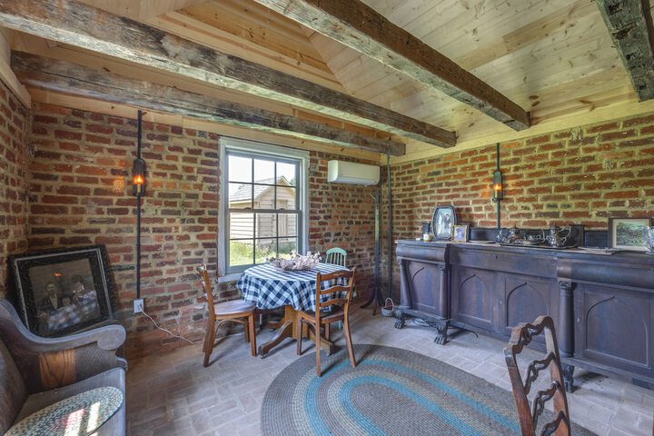 Terre Haute Manor Farmhouse w / Gardens & Deck!