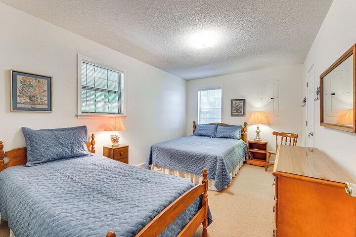 Waterfront Wheeler Lake Home w / Furnished Deck