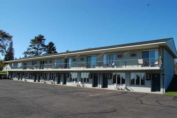Northwoods Inn LLC