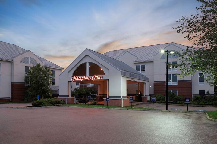 Hampton Inn by Hilton Concord / Bow
