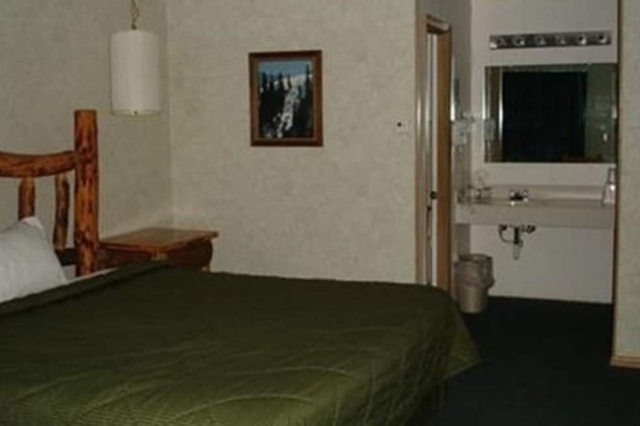 Room 28 of 43